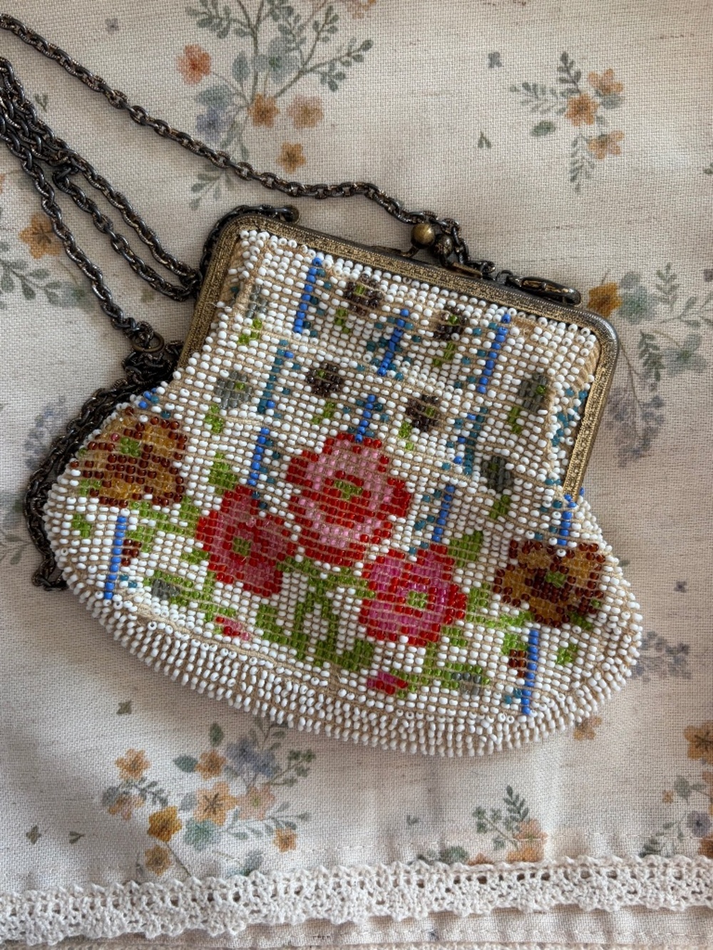 EUC Vintage Glass Micro-Beaded Floral Evening Bag circa 1920s with Metal Hinge
